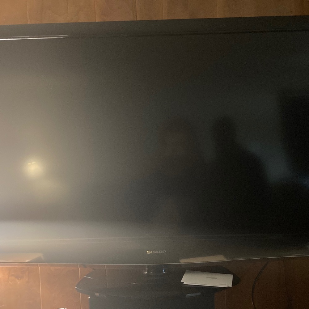 Sony 50 inches comes with the remotes